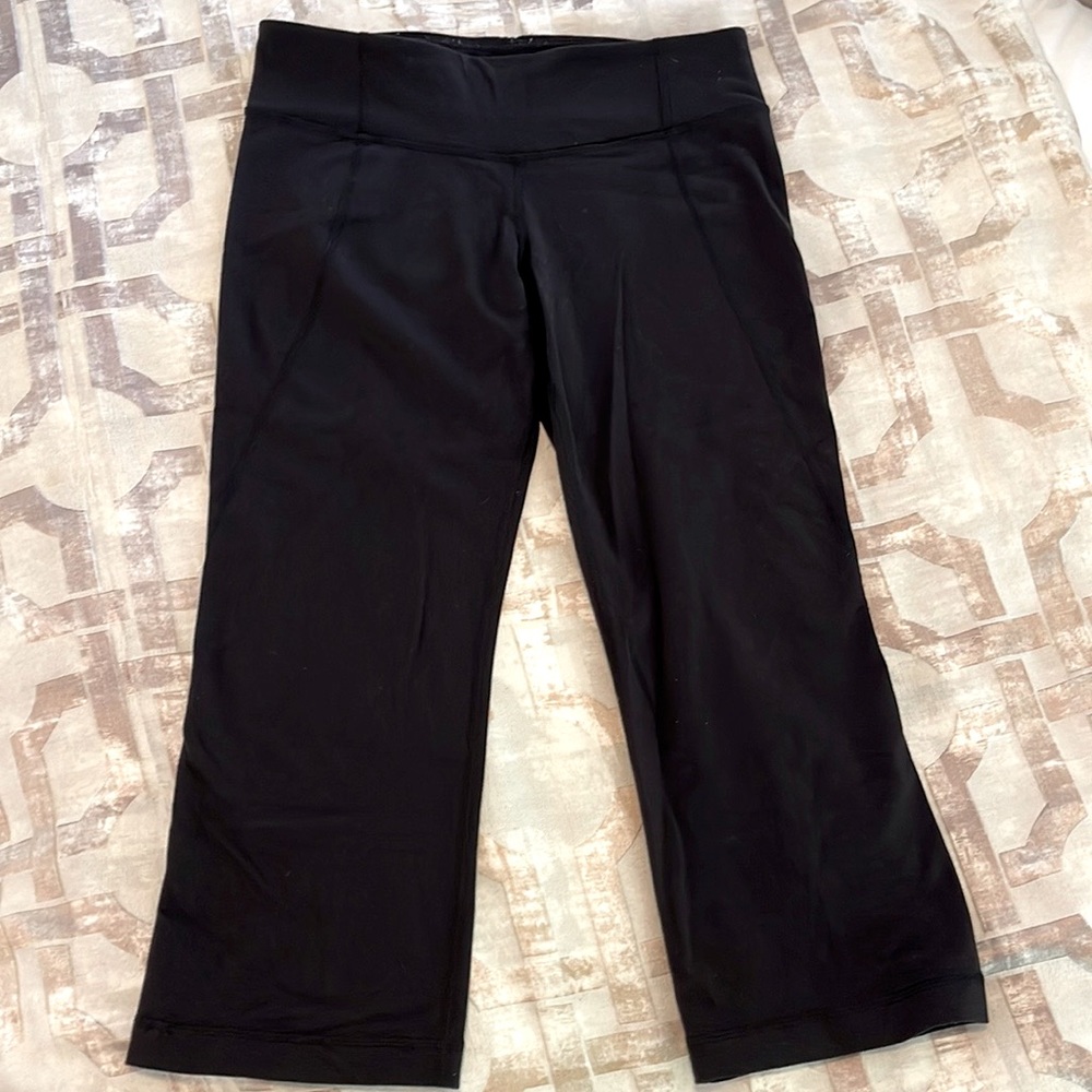 Lululemon gather & crow crops black